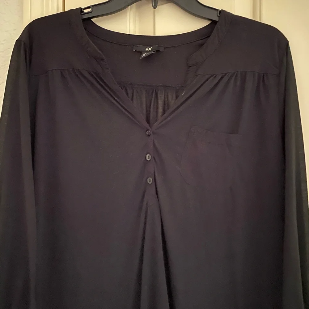 H&M Black Lightweight 3/4 Sleeve Henley Shirt - Picture 2 of 6